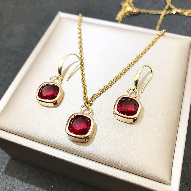 Conjunto Colar e Brincos Elegância Rubi